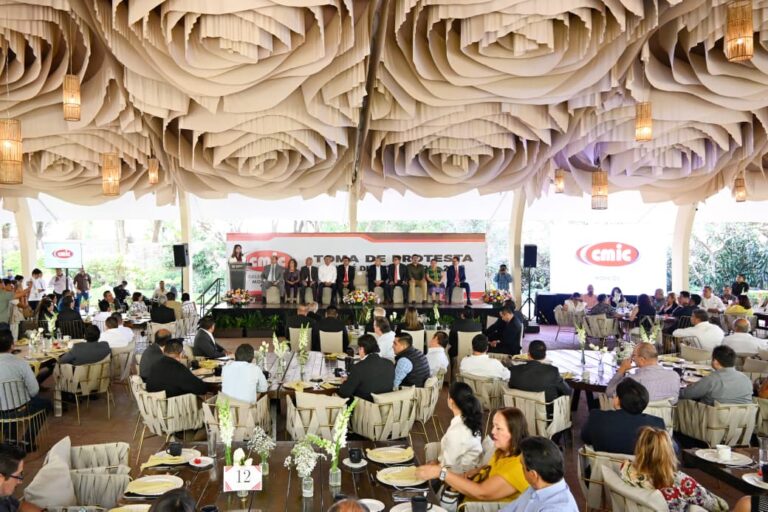 Gobierno de Morelos y constructores sellan alianza para impulsar obras en el estado